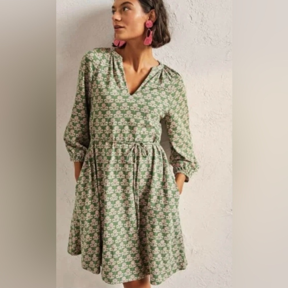 Boden, Green & Pink Floral, Cotton V-Neck Mini Dress with Pockets!